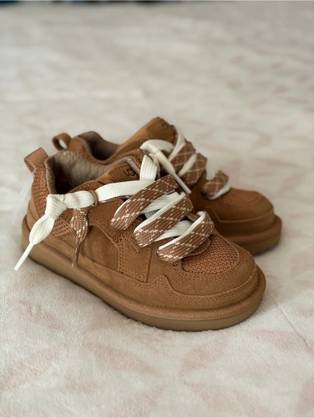 UGG Kids Chestnut Brown Lace-Up Sneakers with White Laces
